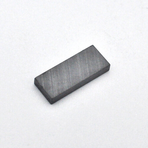 麦格纳各向异性铁氧体磁铁平方13.5 x 5.5 x 2
各向异性铁氧体磁铁 3-4013.55.52
