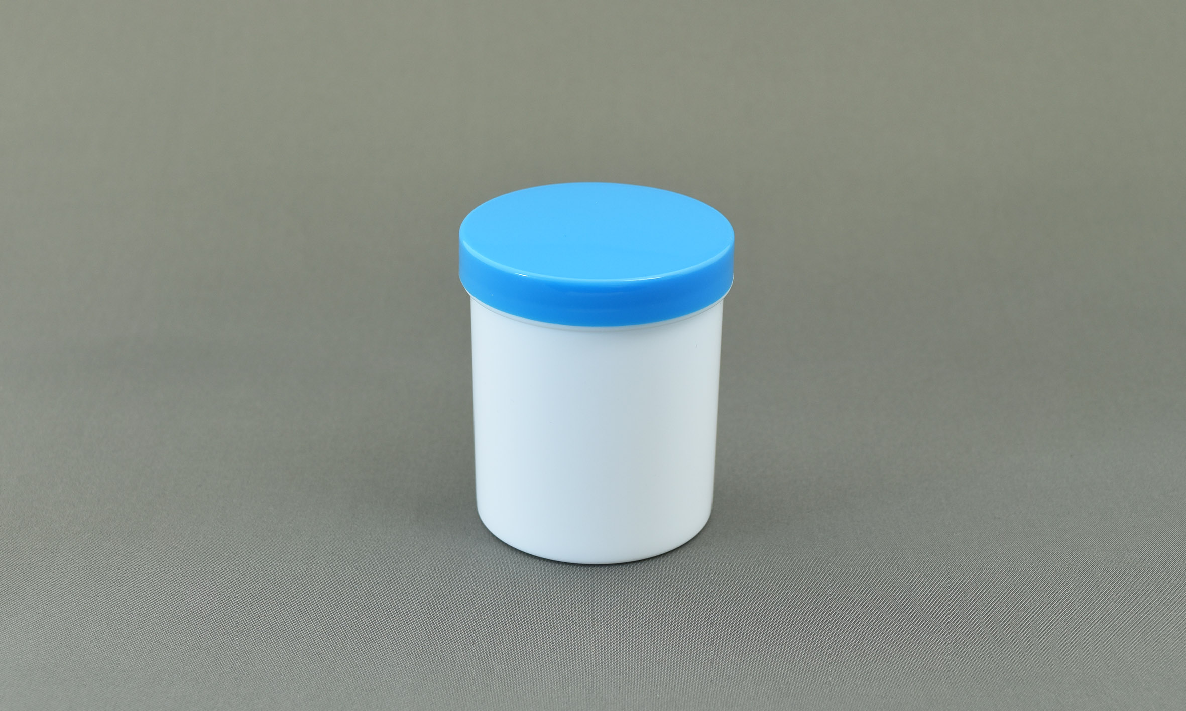 塑料锅100毫升车身：白色帽子：蓝色50件