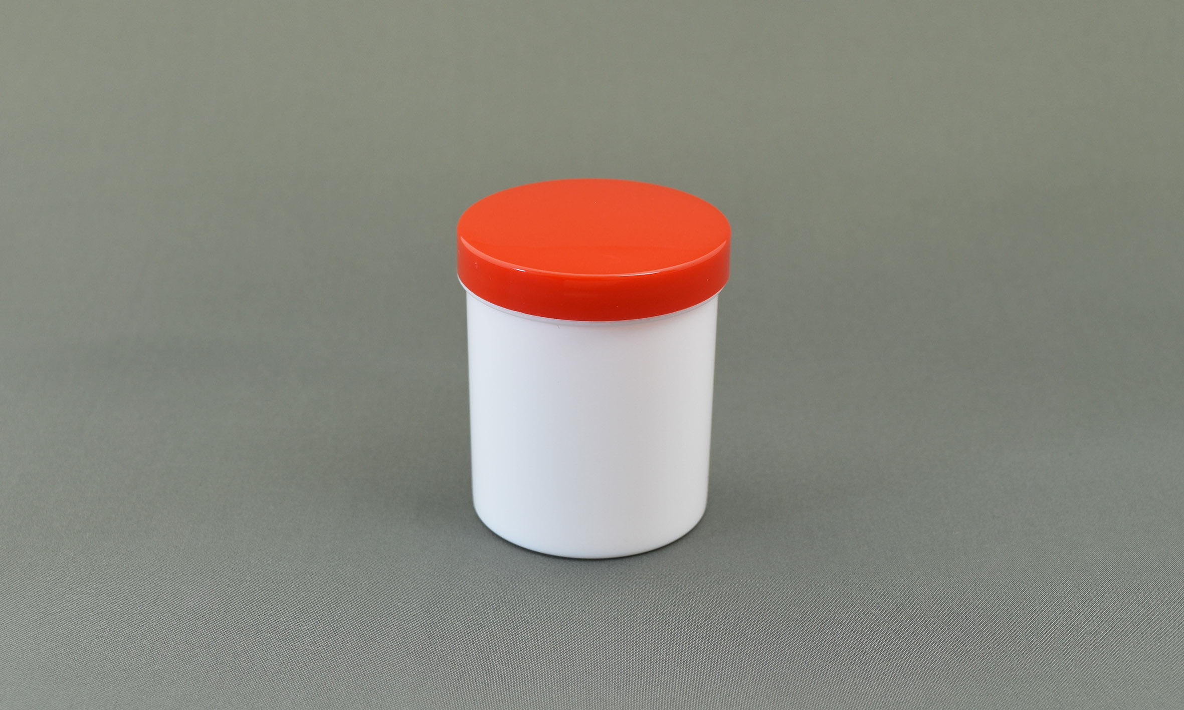 塑料锅100毫升身体：白色帽子：红色50件