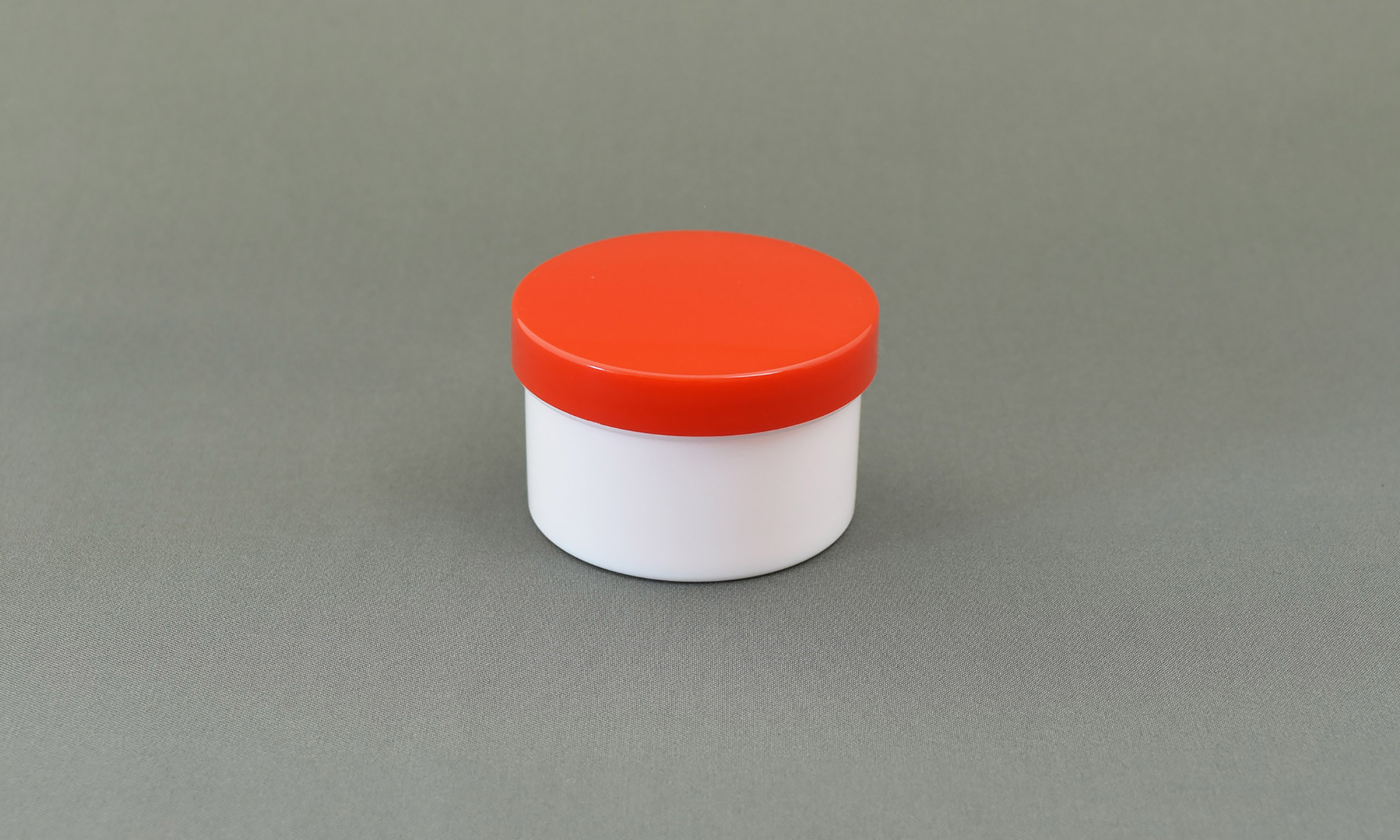 塑料锅50毫升身体：白色帽子：红色100件