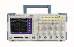 tps2014b-d1类型的数字示波器，具有英语考试结果 10013CAL